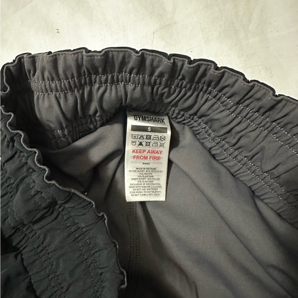 Gymshark Running 2-in-1 shorts - Picture 2 of 3